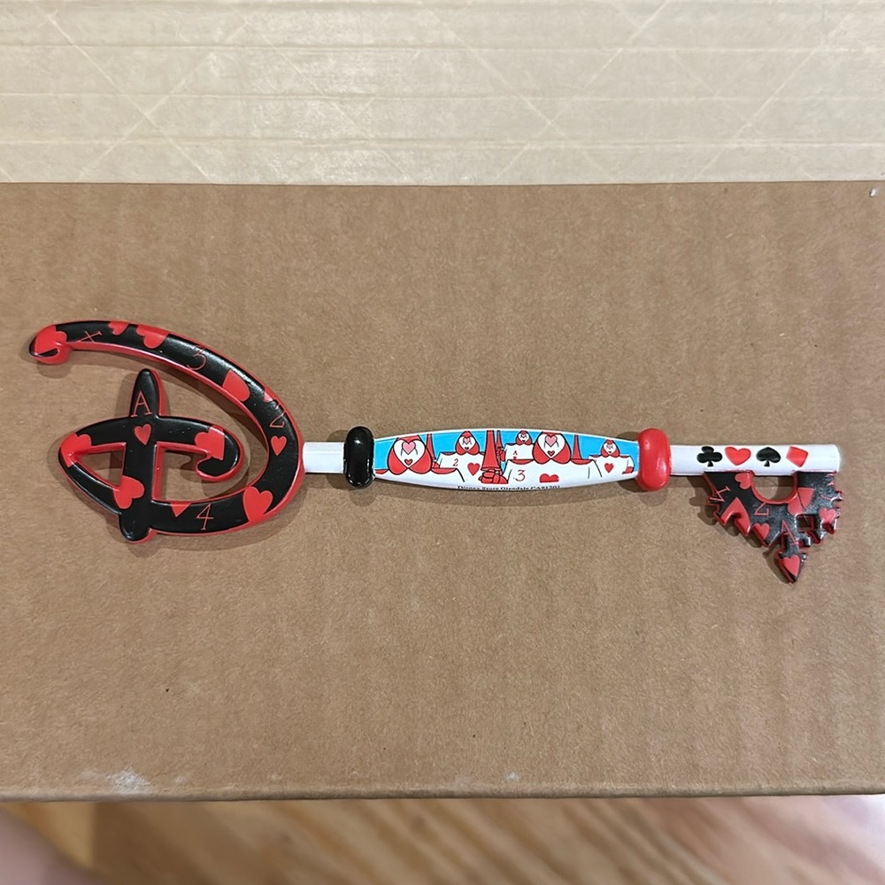 Disney Alice in Wonderland Queen of Hearts Collectible Key
